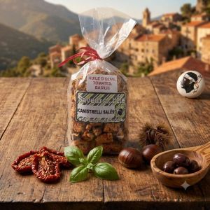 Sachet de canistrelli salés au basilic présentés sur une table en bois avec tomates séchées et basilic